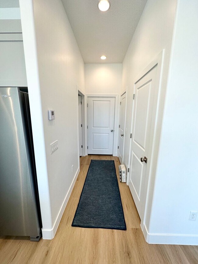 Building Photo - Pet Friendly!!! Beautiful Woodland Estates...