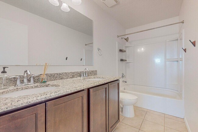 Building Photo - 3 bedroom, 2 1/2 Bath Pulte Ocotillo Model Home