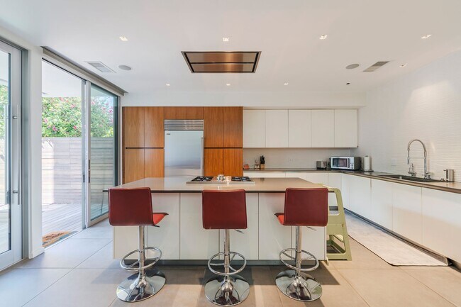 Building Photo - Stunning Custom Home in Del Rey