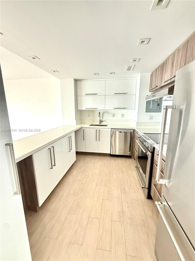 Building Photo - 11111 Biscayne Blvd