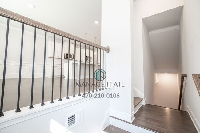 Building Photo - Great location! Elegant Townhome in Doraville