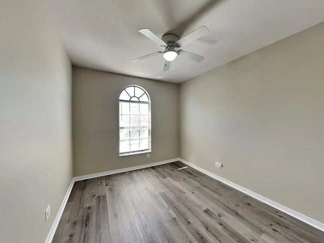 Building Photo - 20352 Chestnut Grove Dr
