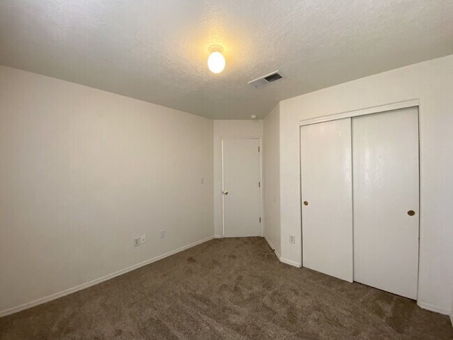 Building Photo - 2 STORY SW STYLE HOME W/LOFT