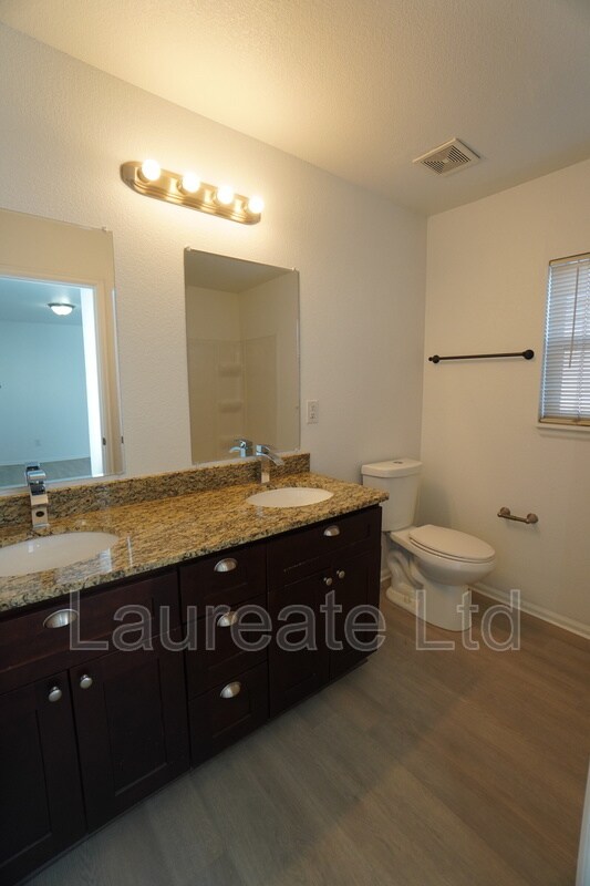 Building Photo - 2995 W Yale Ave