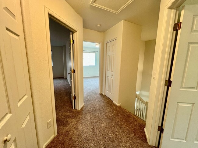 Building Photo - Townhome for Rent in New Castle