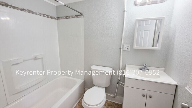 Building Photo - Welcome Home to This Bright & Inviting 4 Bed, 2 Bath