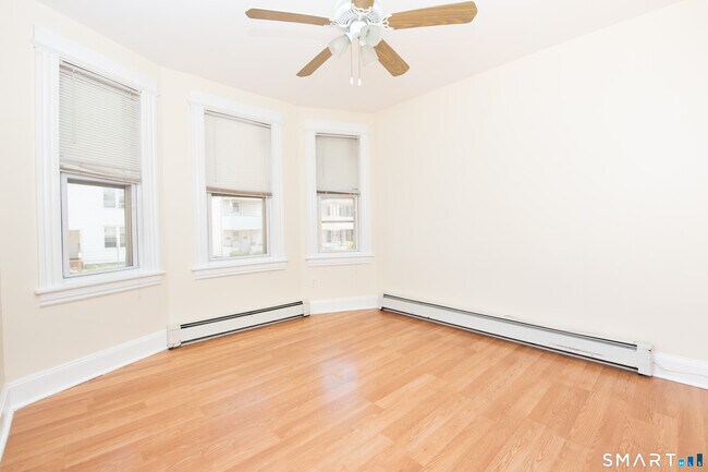 Building Photo - 157 Sage Ave