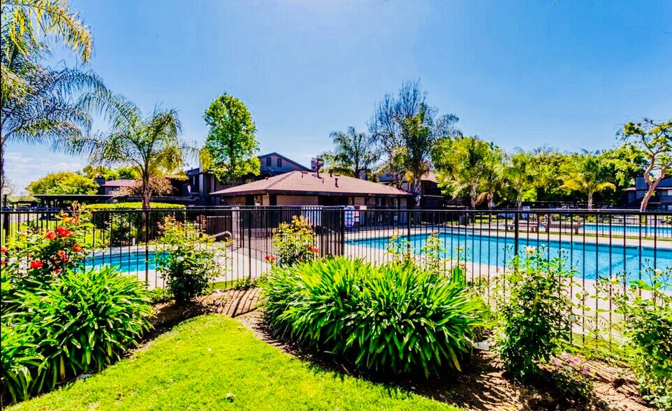 Building Photo - 1190 S Winery Ave