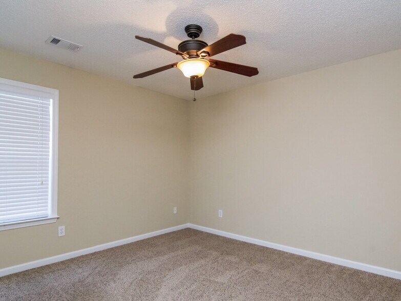 Building Photo - 3515 Ridgefair Dr