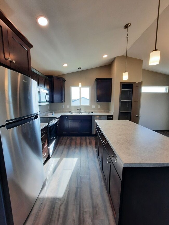 Building Photo - 4 BED | 3 BATH | SINGLE-FAMILY | DOUBLE GA...