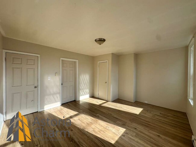 Building Photo - 910 Edmondson Ave