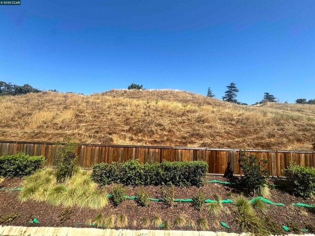 Building Photo - 725 Delve Ct