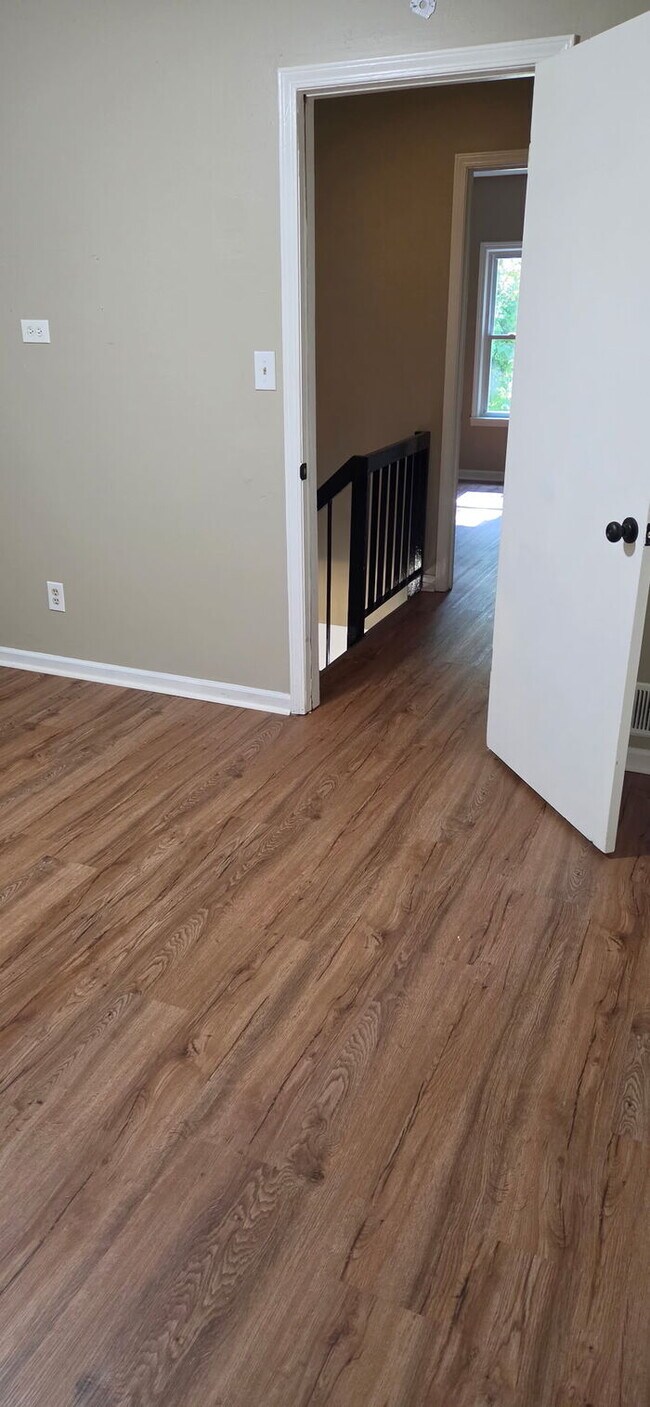 Building Photo - Two Bedroom Home, Recently Renovated