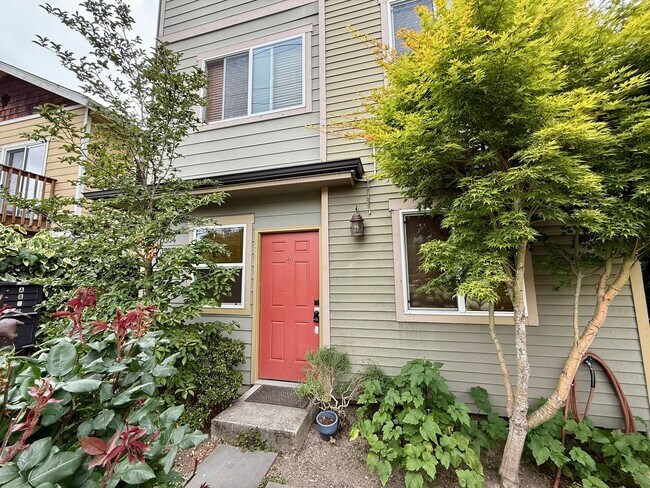 Primary Photo - 3304 Claremont Ave S