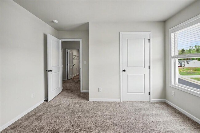 Building Photo - 290 Fox Crk Dr