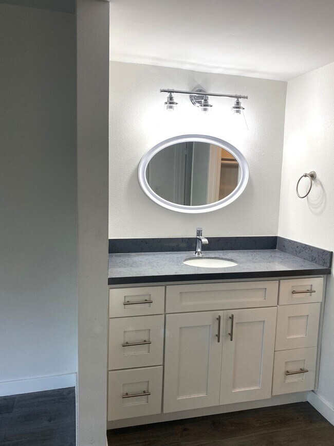 Building Photo - 10535 Wilshire Blvd