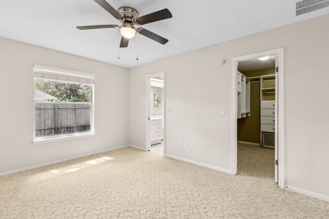 Building Photo - Charming 3BR/2BA Home on Amelia Island – C...