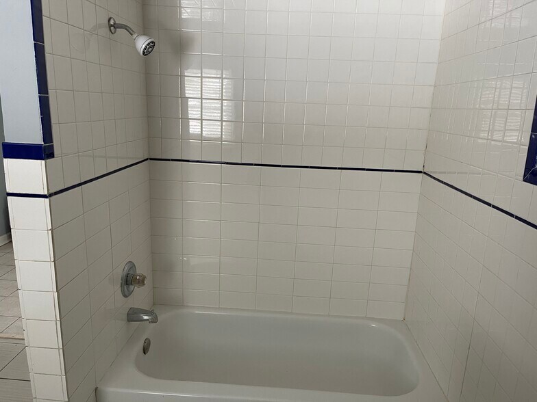 Building Photo - 1592 E 236th St