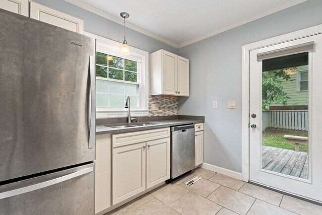 Building Photo - 2408 Cascadilla St
