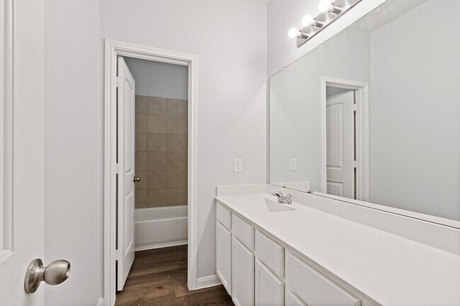 Building Photo - 3902 Deledda Dr