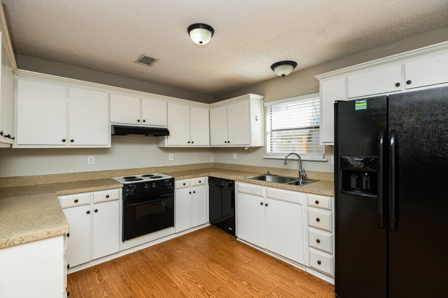 Building Photo - 505 Plainview Dr