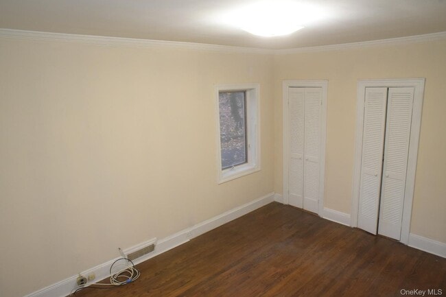 Building Photo - 201 Old Mountain Rd N