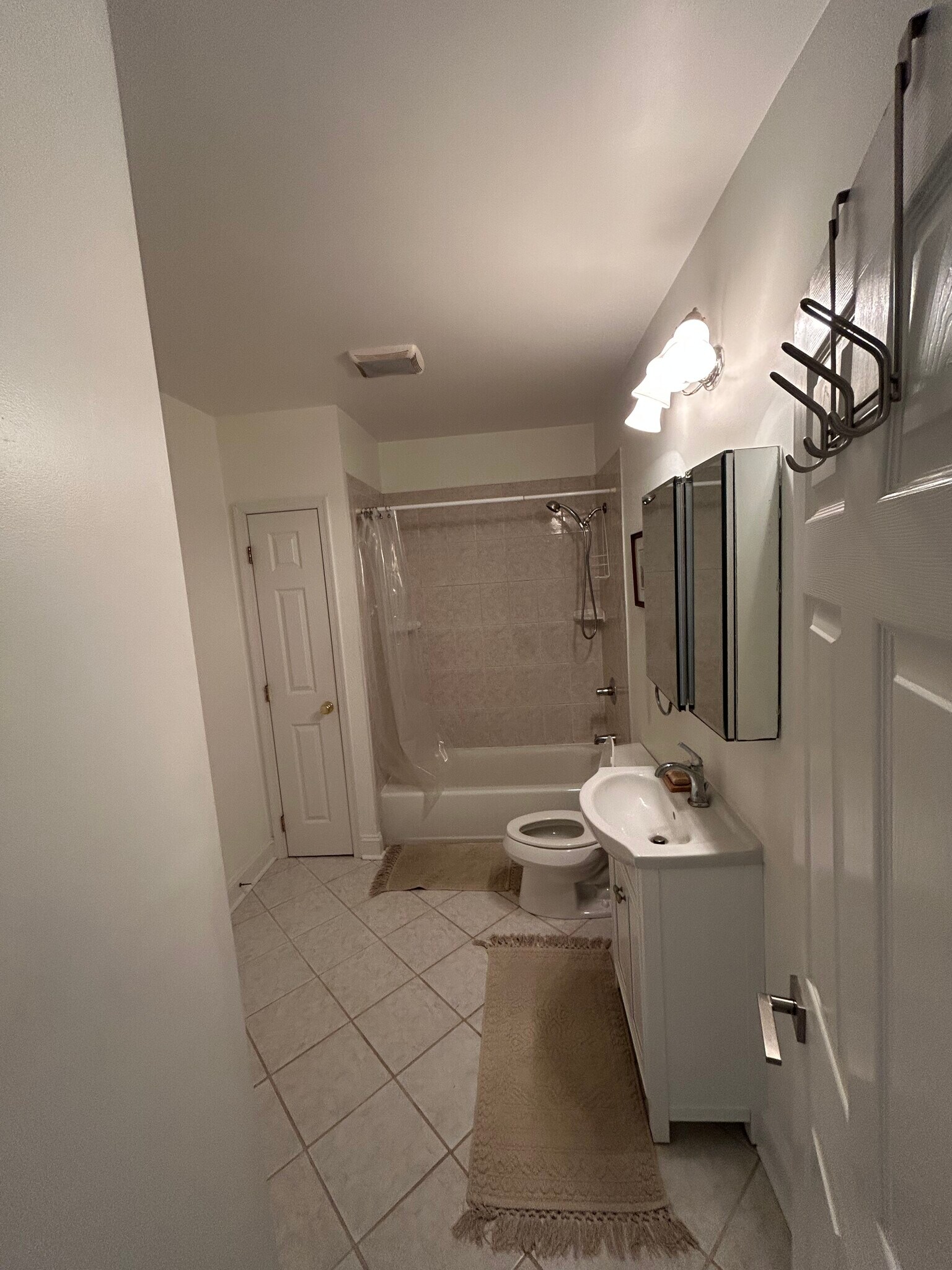 Building Photo - 952 Magothy Ave