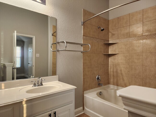 Building Photo - 2827 Saddlebred Trail