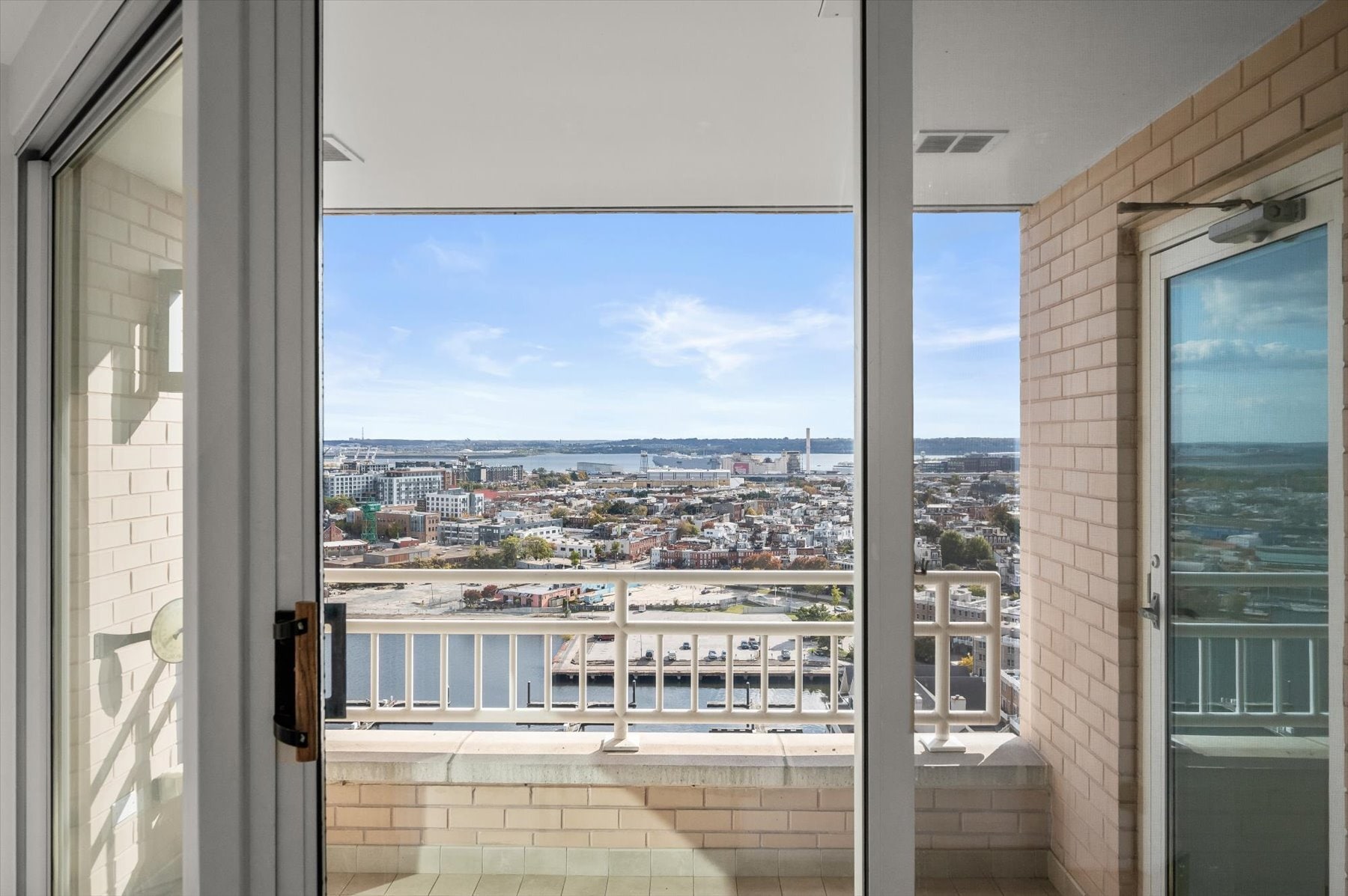 Building Photo - 100 Harborview Dr