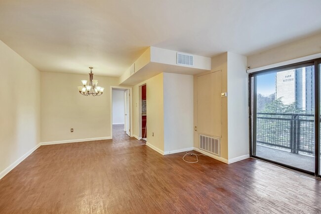 Building Photo - 7611 Maple Ave