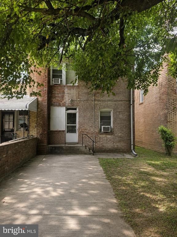 Building Photo - 4212 Clay St NE