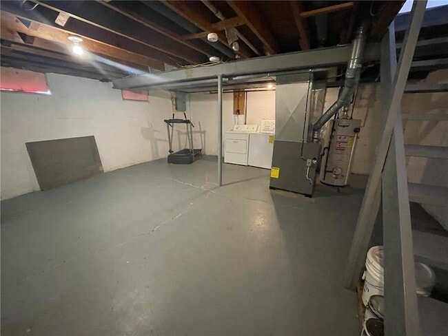 Building Photo - 214 E Spruce St