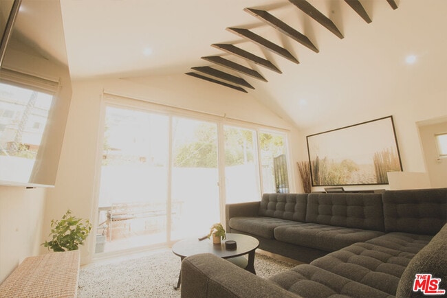 Building Photo - 9042 Phyllis Ave