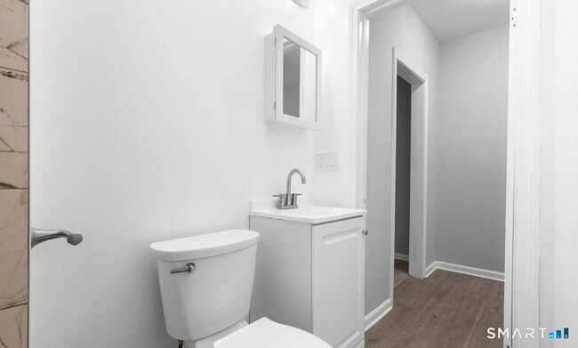 Building Photo - 303 Poplar St