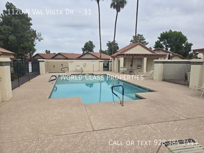 Building Photo - 1120 N Val Vista Dr