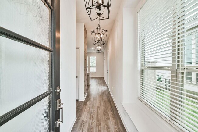 Building Photo - 582 Dry Fork Ln