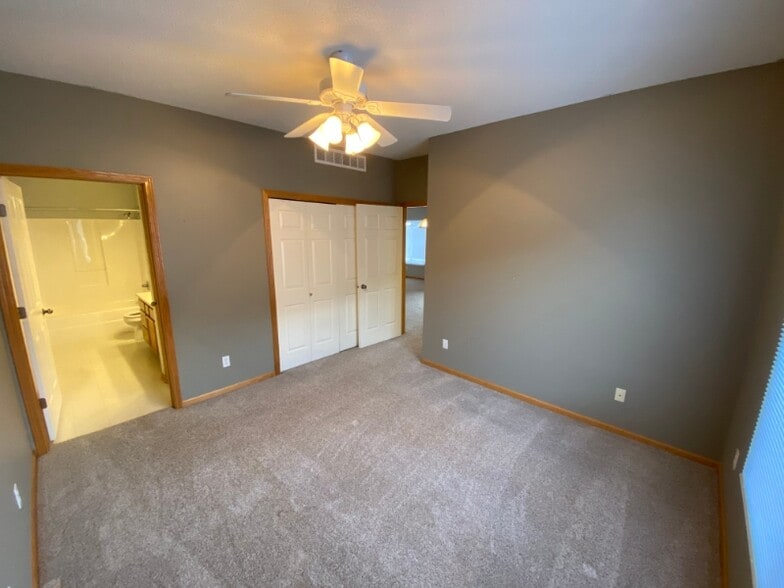 Building Photo - 1380 SE Florence Dr