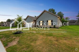 Building Photo - 2135 Hyacinth Ln