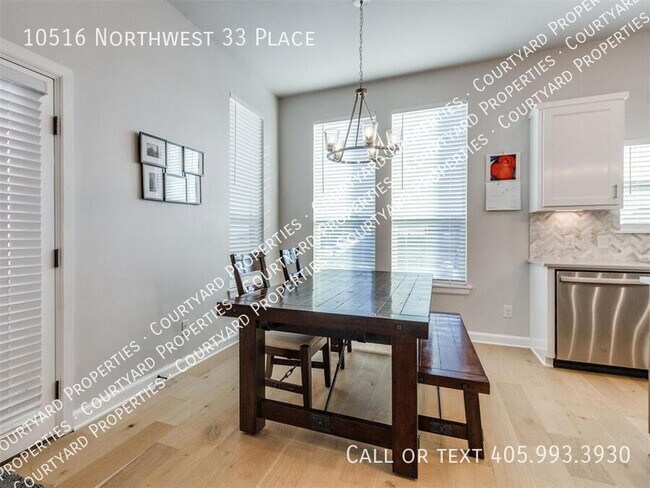 Building Photo - 10516 NW 33rd Pl