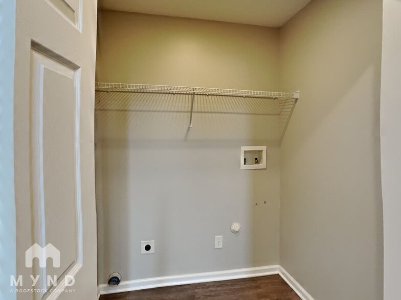 Building Photo - 425 Willow Ln