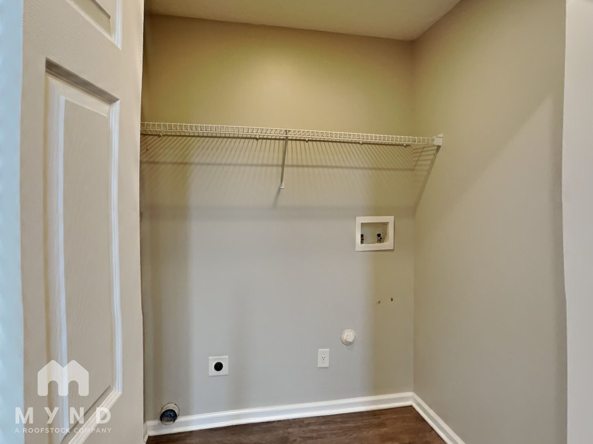 Building Photo - 425 Willow Ln