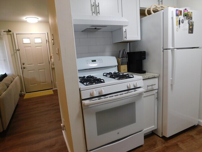 Building Photo - 543 Longshore Dr
