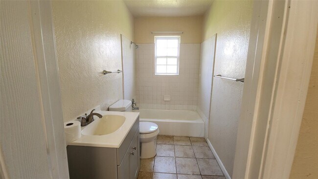 Building Photo - 4415 Groton Dr