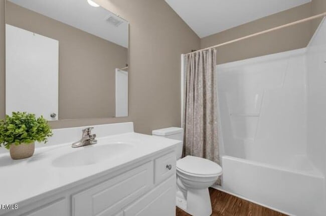 Building Photo - 1525 Surrey Ct