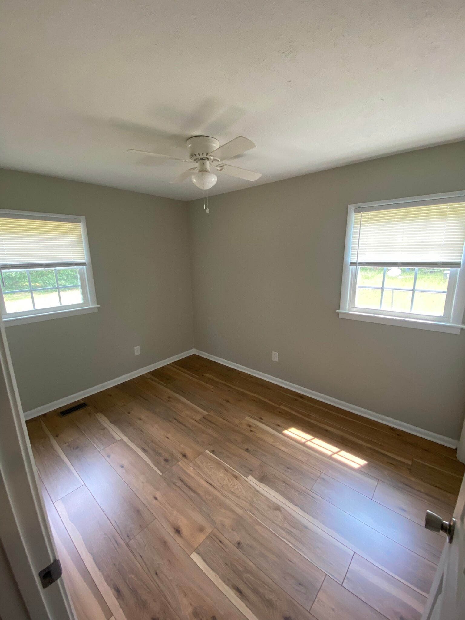 2nd bedroom - 1634 Shaw Rd