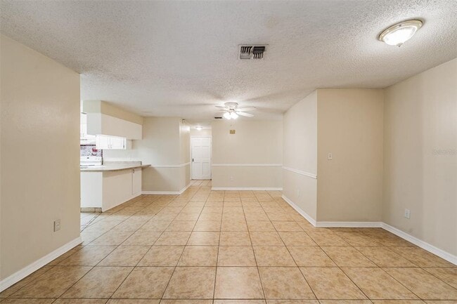 Building Photo - 9616 N Oklawaha Ave