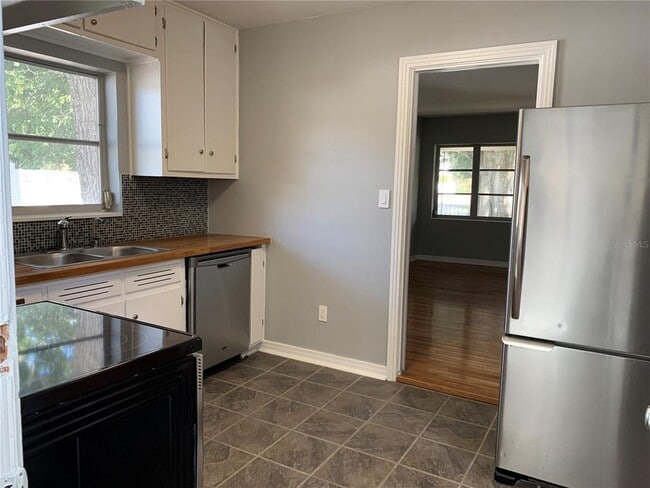 Building Photo - 3516 W San Pedro St