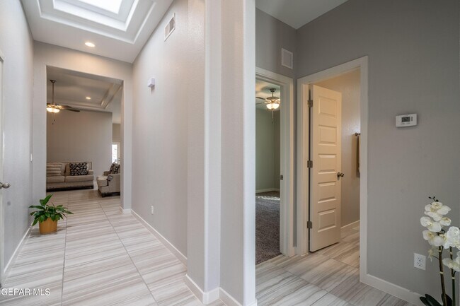 Building Photo - 252 Emerald Sun Dr