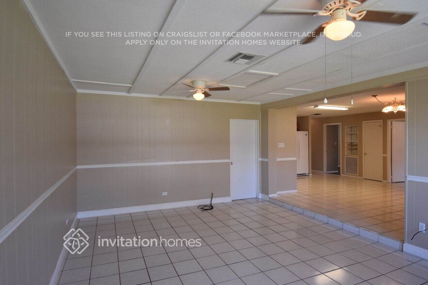 Building Photo - 830 N Sunset Dr