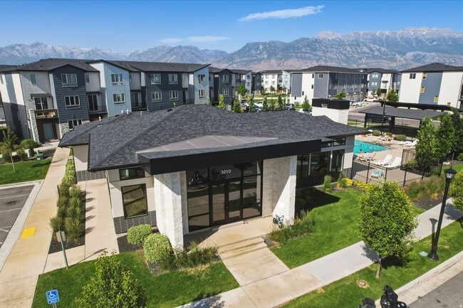 Building Photo - 461 S 900 W